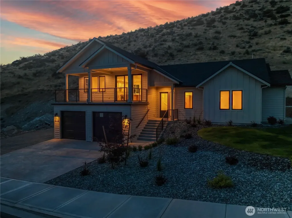 926 Long Drive Chelan WA 98816