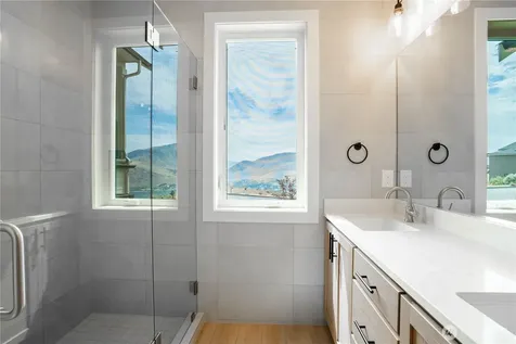 926 Long Drive Chelan WA 98816
