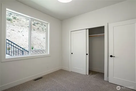 926 Long Drive Chelan WA 98816