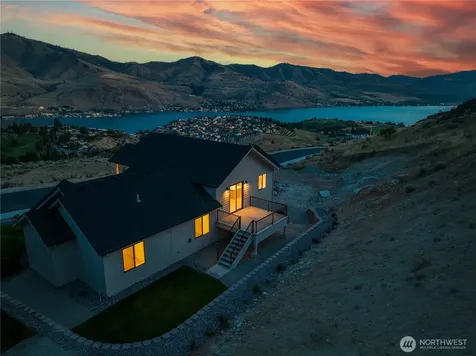 926 Long Drive Chelan WA 98816