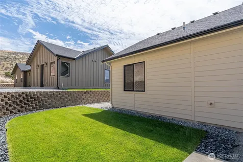 926 Long Drive Chelan WA 98816