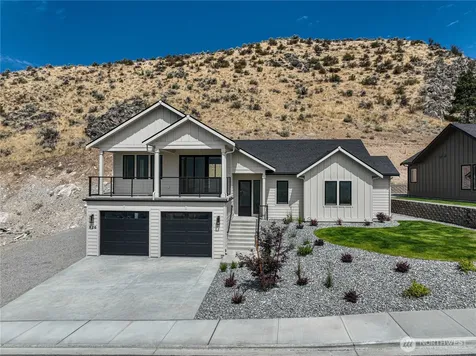 926 Long Drive Chelan WA 98816