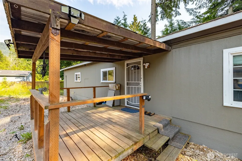 8397 Golden Valley Boulevard Maple Falls WA 98266
