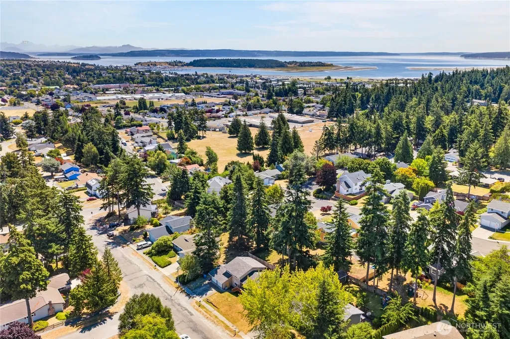 1113 SW 2nd Avenue Oak Harbor WA 98277