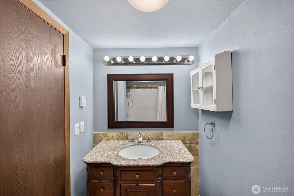 1113 SW 2nd Avenue Oak Harbor WA 98277