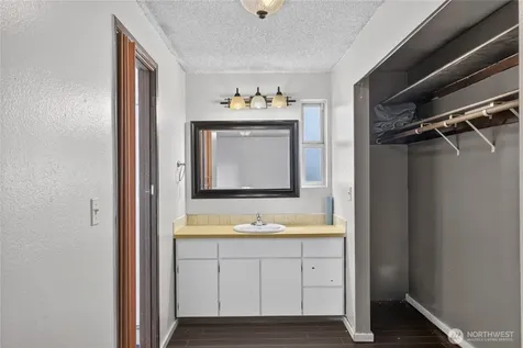 1113 SW 2nd Avenue Oak Harbor WA 98277