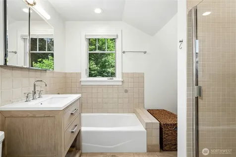 17702 244th Avenue NE Woodinville WA 98077