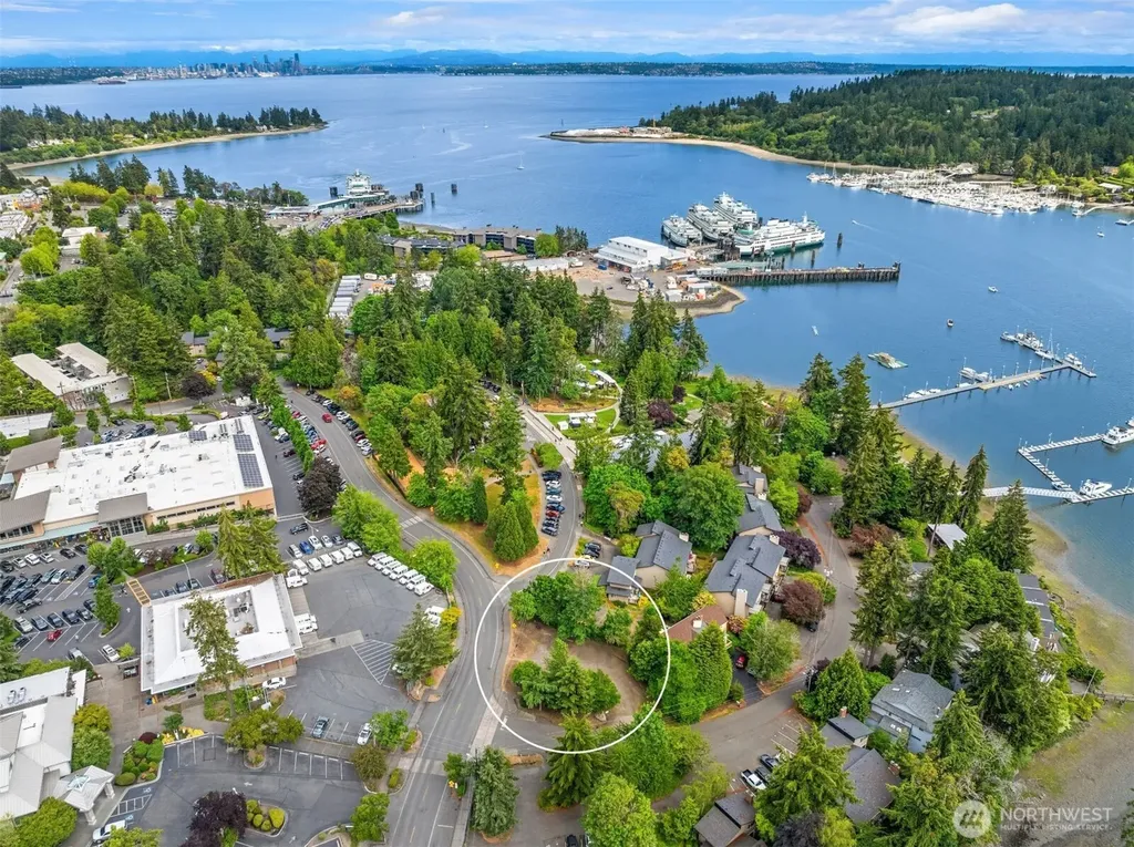 240 Shannon Drive SE Bainbridge Island WA 98110
