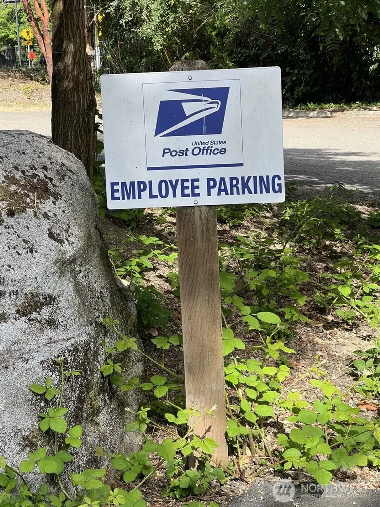 240 Shannon Drive SE Bainbridge Island WA 98110