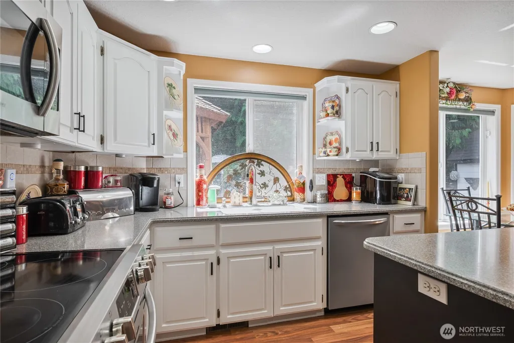 215 W St James Place Longview WA 98632