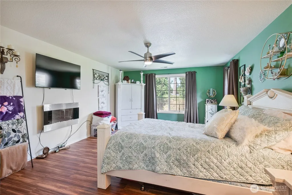 215 W St James Place Longview WA 98632