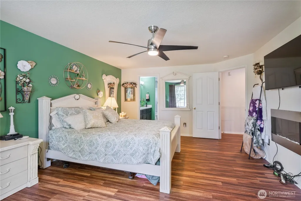 215 W St James Place Longview WA 98632