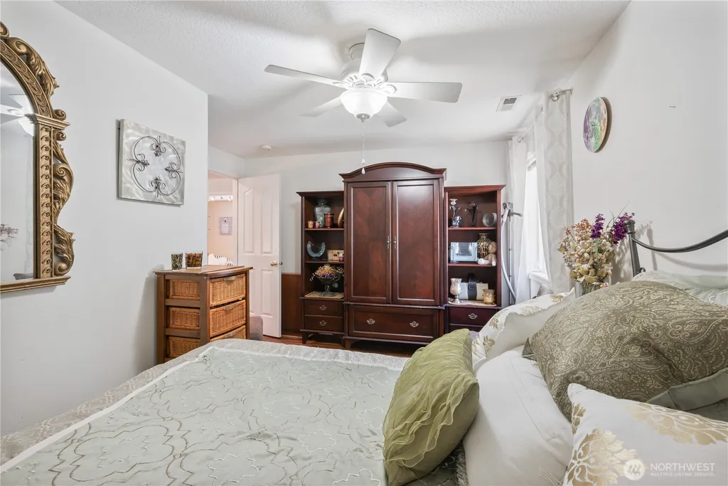 215 W St James Place Longview WA 98632