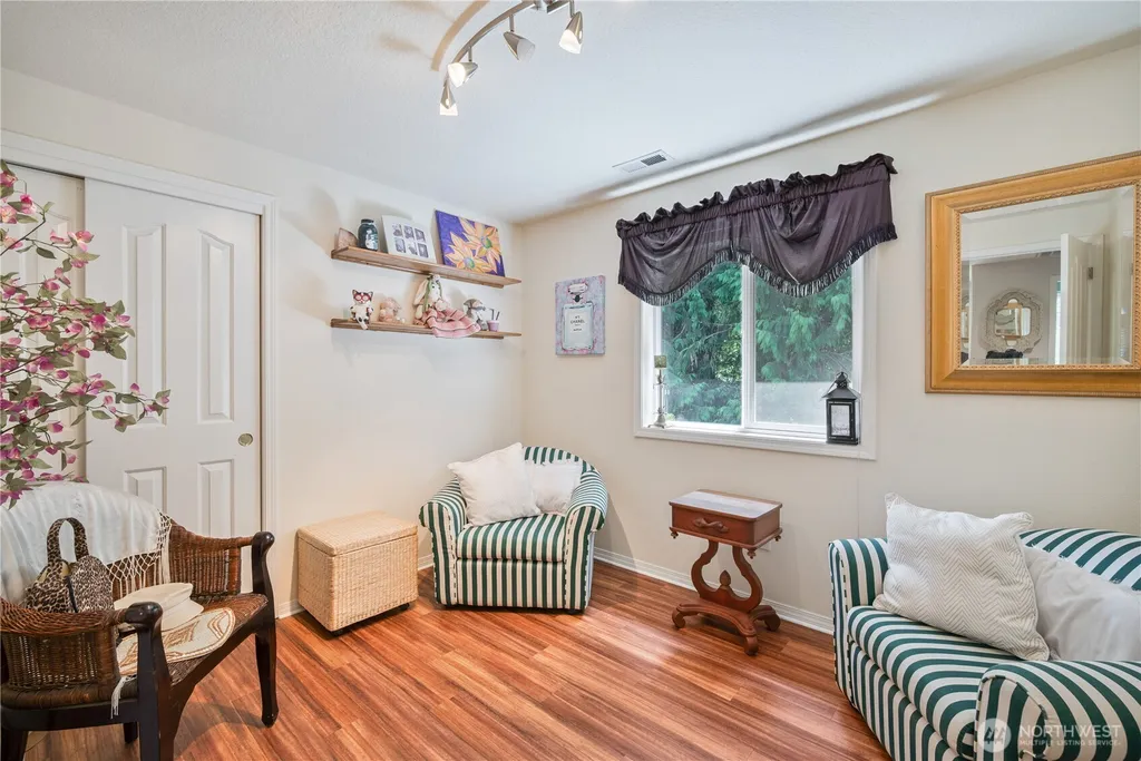 215 W St James Place Longview WA 98632
