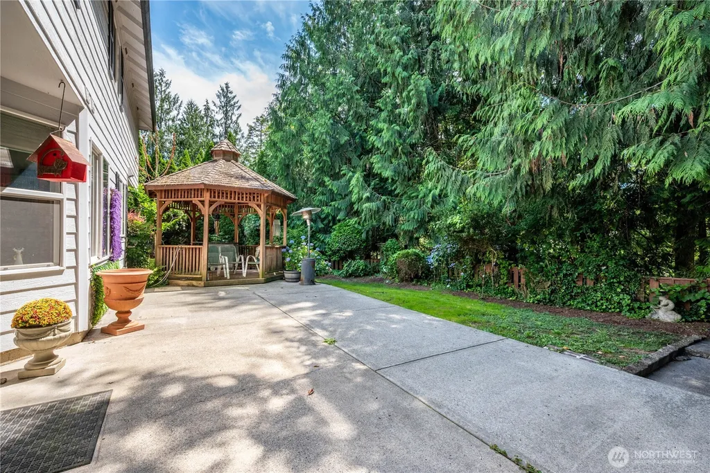 215 W St James Place Longview WA 98632