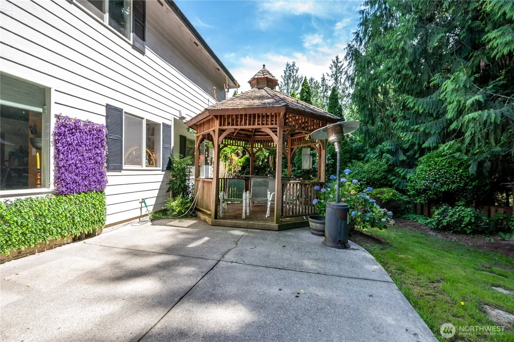 215 W St James Place Longview WA 98632