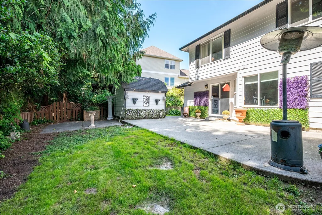 215 W St James Place Longview WA 98632