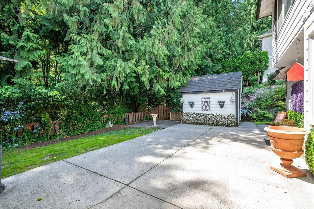 215 W St James Place Longview WA 98632