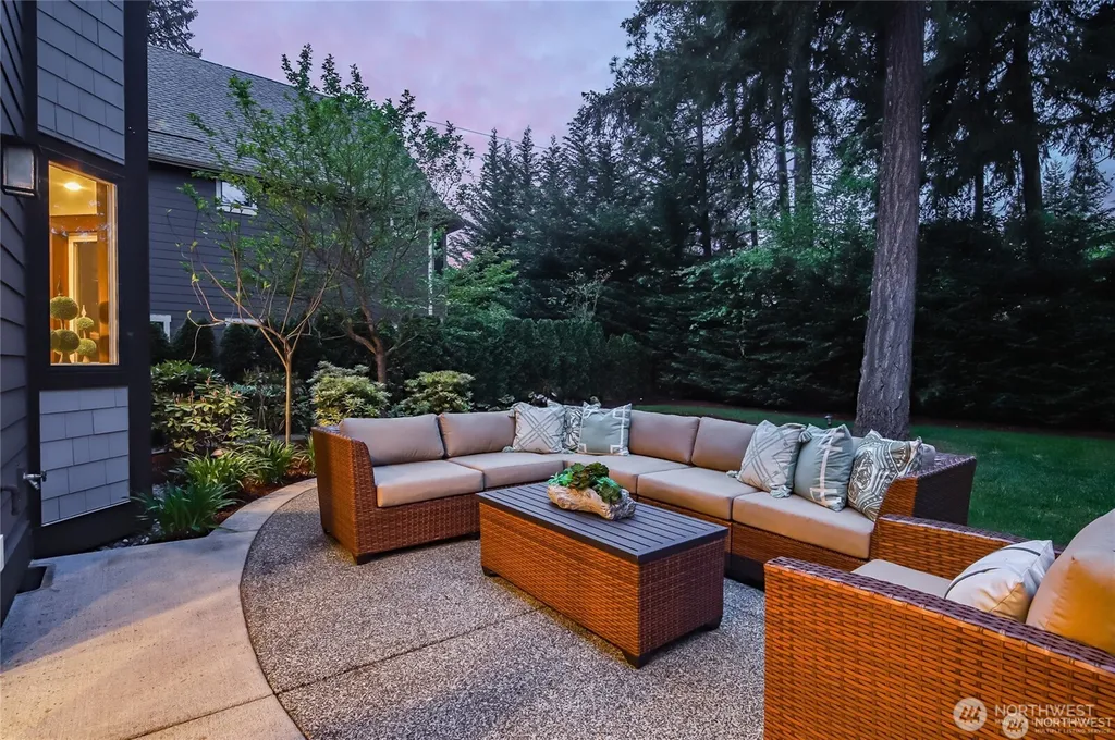 9818 NE 24th Street Bellevue WA 98004