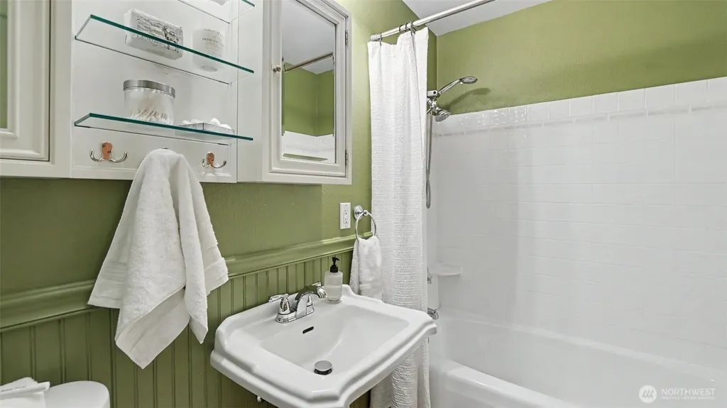 18744 Kenlake Place NE Kenmore WA 98028