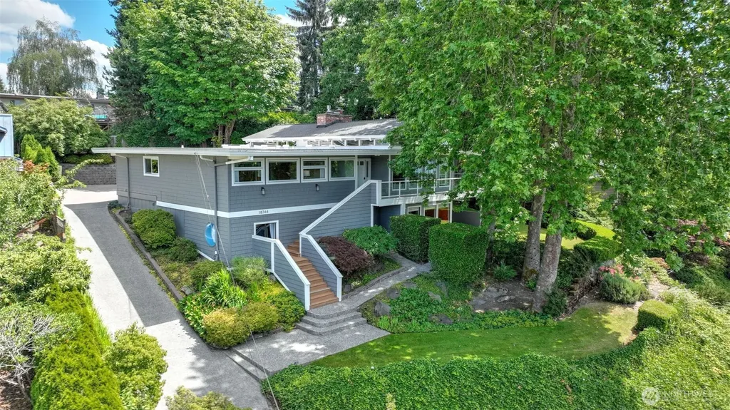 18744 Kenlake Place NE Kenmore WA 98028
