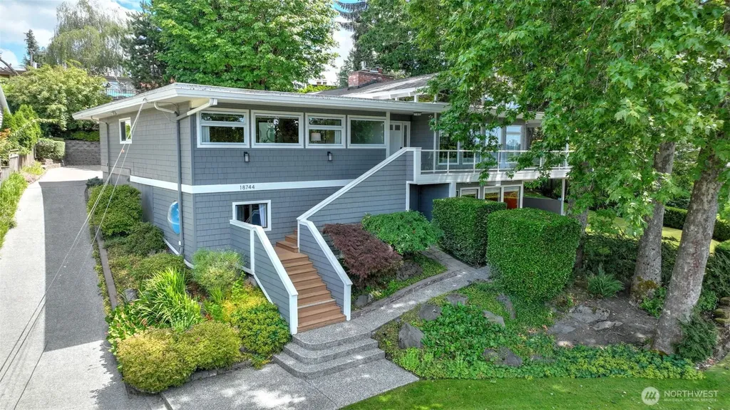 18744 Kenlake Place NE Kenmore WA 98028
