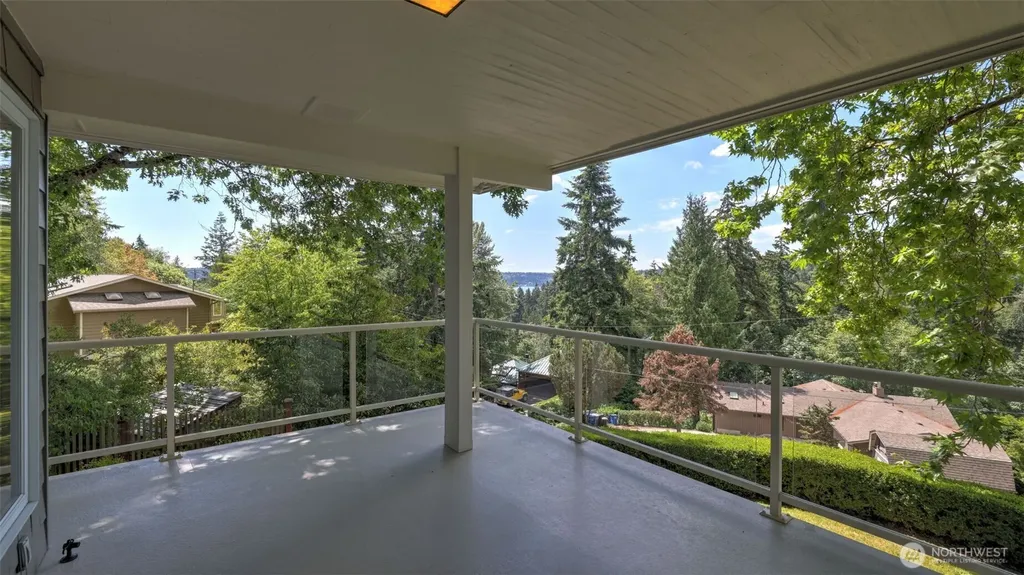 18744 Kenlake Place NE Kenmore WA 98028