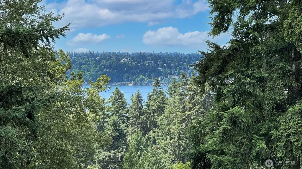 18744 Kenlake Place NE Kenmore WA 98028