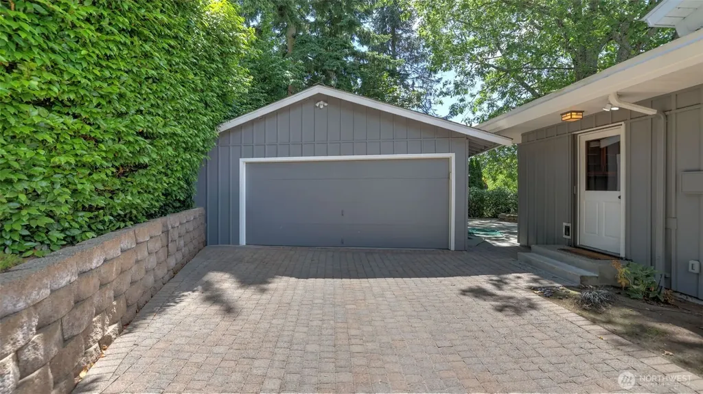 18744 Kenlake Place NE Kenmore WA 98028