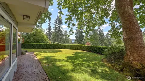 18744 Kenlake Place NE Kenmore WA 98028