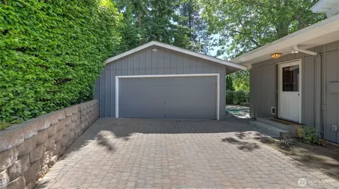 18744 Kenlake Place NE Kenmore WA 98028