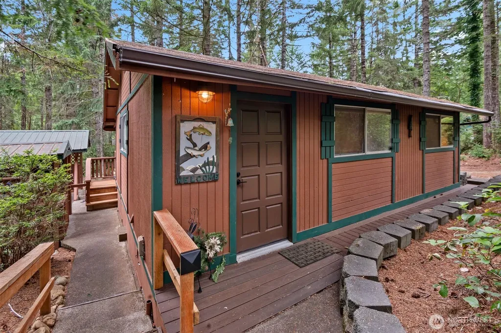 870 N Colony Surf Drive Lilliwaup WA 98555