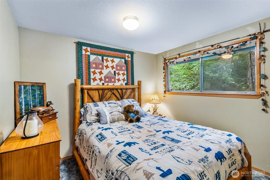 870 N Colony Surf Drive Lilliwaup WA 98555