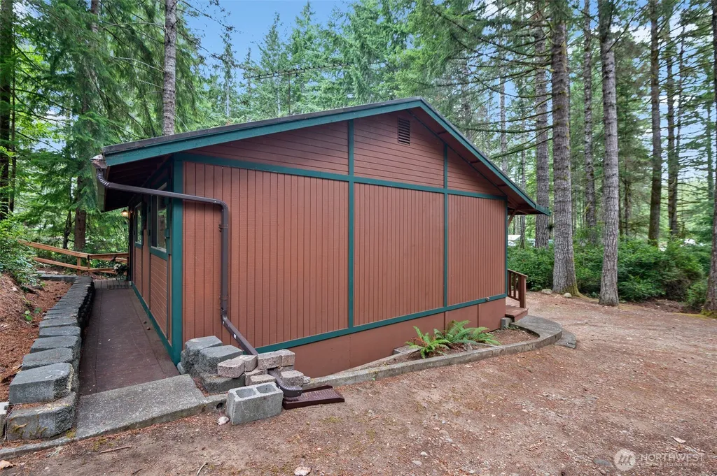 870 N Colony Surf Drive Lilliwaup WA 98555