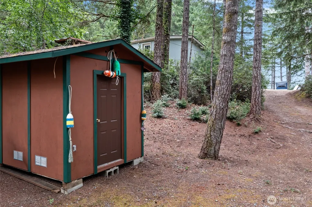 870 N Colony Surf Drive Lilliwaup WA 98555