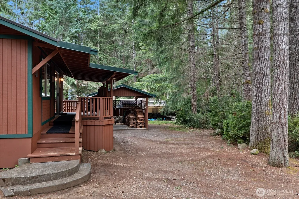 870 N Colony Surf Drive Lilliwaup WA 98555