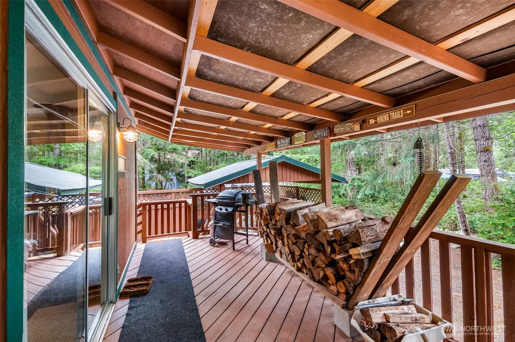 870 N Colony Surf Drive Lilliwaup WA 98555