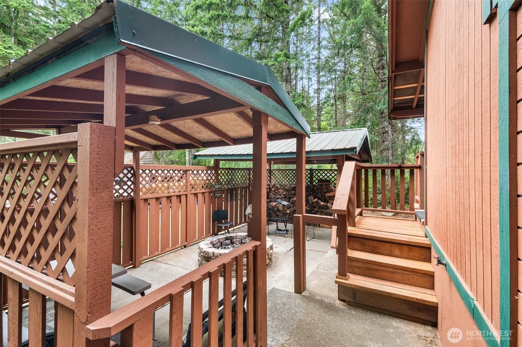 870 N Colony Surf Drive Lilliwaup WA 98555