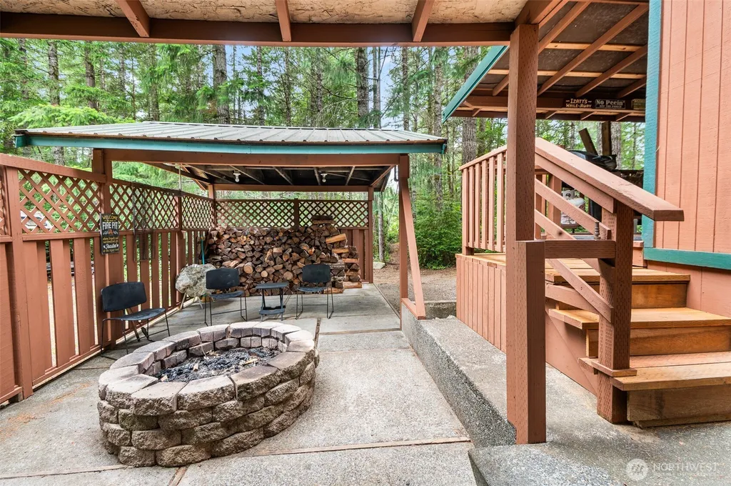 870 N Colony Surf Drive Lilliwaup WA 98555