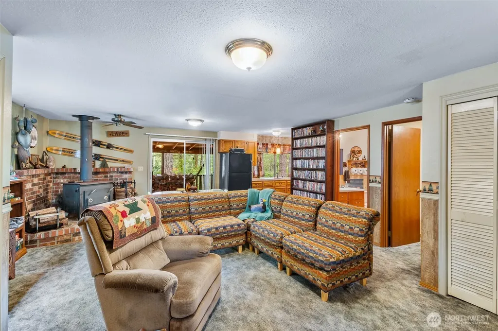 870 N Colony Surf Drive Lilliwaup WA 98555