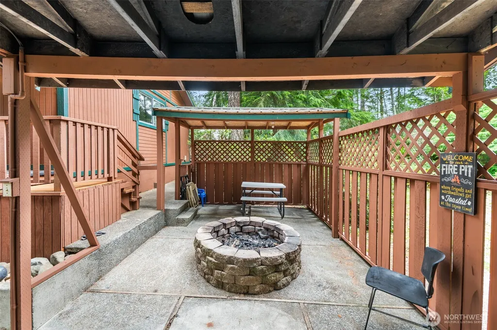 870 N Colony Surf Drive Lilliwaup WA 98555