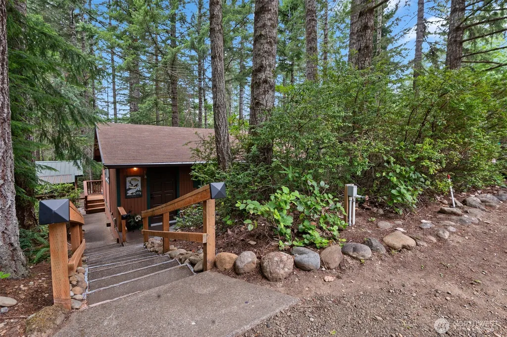 870 N Colony Surf Drive Lilliwaup WA 98555