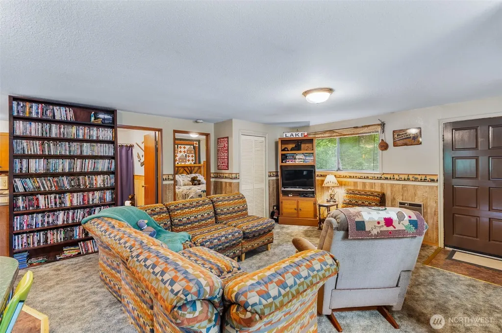 870 N Colony Surf Drive Lilliwaup WA 98555