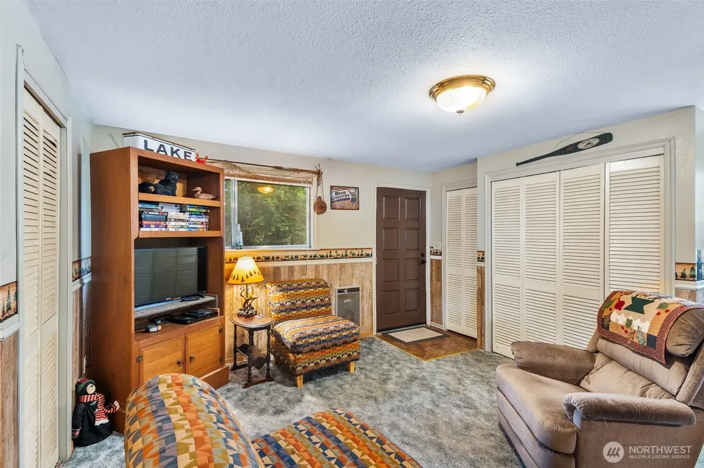 870 N Colony Surf Drive Lilliwaup WA 98555