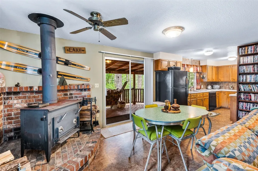 870 N Colony Surf Drive Lilliwaup WA 98555