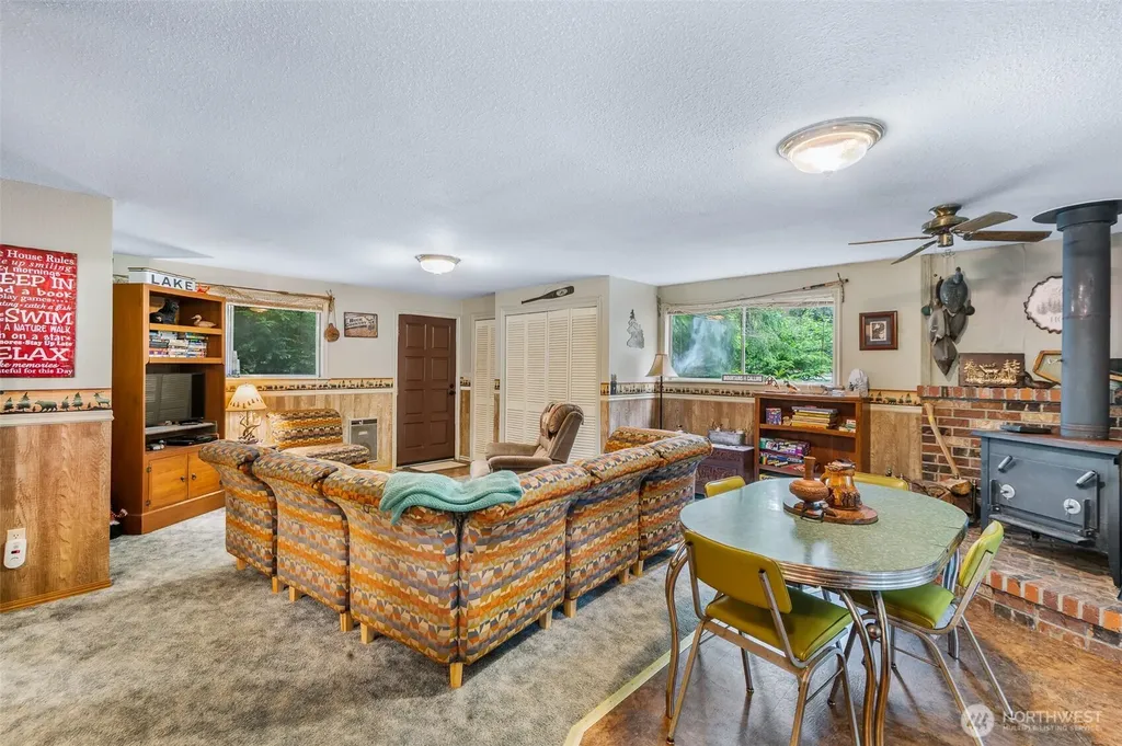 870 N Colony Surf Drive Lilliwaup WA 98555