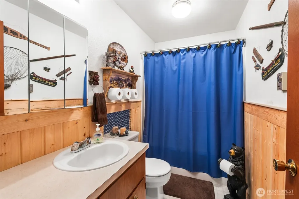 870 N Colony Surf Drive Lilliwaup WA 98555