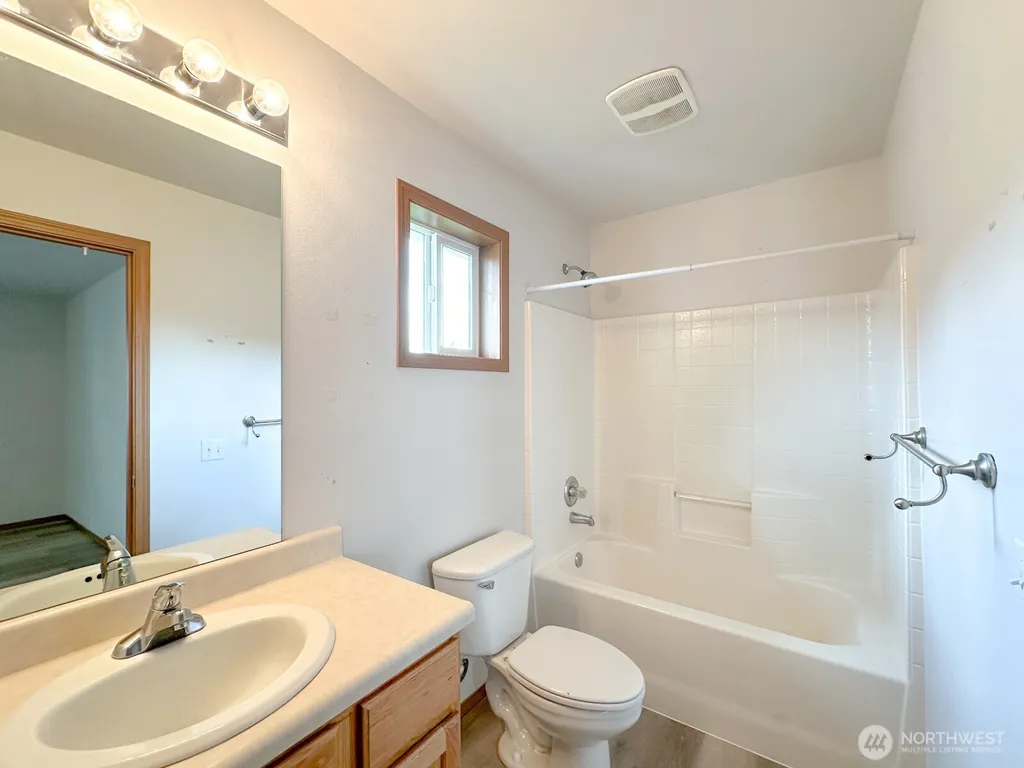 17929 Silver Creek Avenue E Puyallup WA 98375