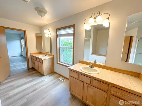 17929 Silver Creek Avenue E Puyallup WA 98375