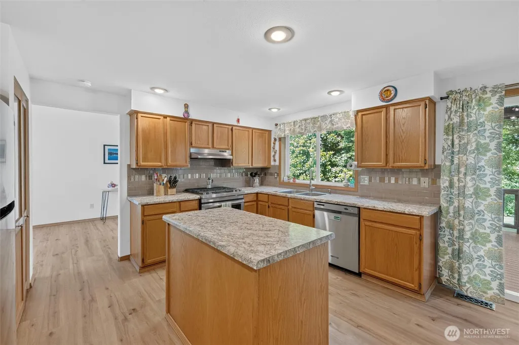 7813 73rd Place NE Marysville WA 98270